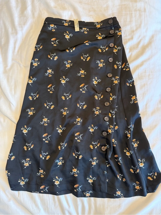 Madewell Dresses & Skirts - NWT Madewell Black Midi Skirt with Yellow and White Floral Print and buttons
